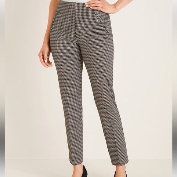 Chico's Pants - Chico's Houndstooth Print Juliet Slim Leg Pull on Ankle Pant